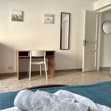 Lorenzo'S House Catania City Centre - Comfortable Large Apartment With 2 Bedrooms And 2 Baths, Close To Trains, Metro And Bus Station ภายนอก รูปภาพ