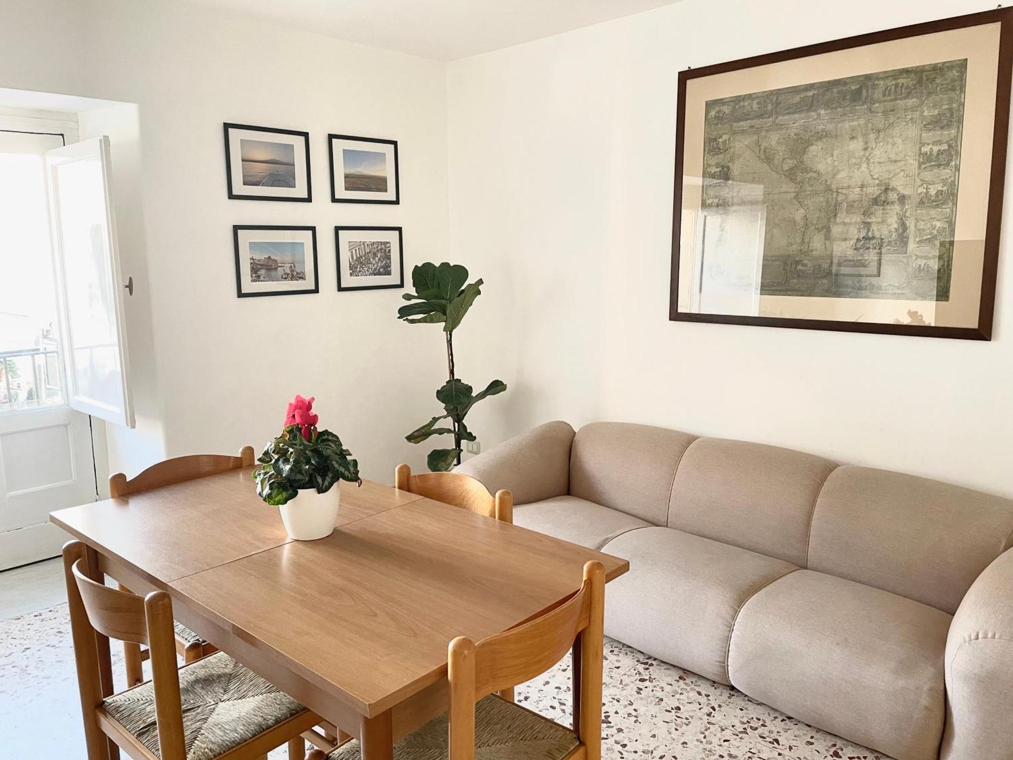 Lorenzo'S House Catania City Centre - Comfortable Large Apartment With 2 Bedrooms And 2 Baths, Close To Trains, Metro And Bus Station ภายนอก รูปภาพ