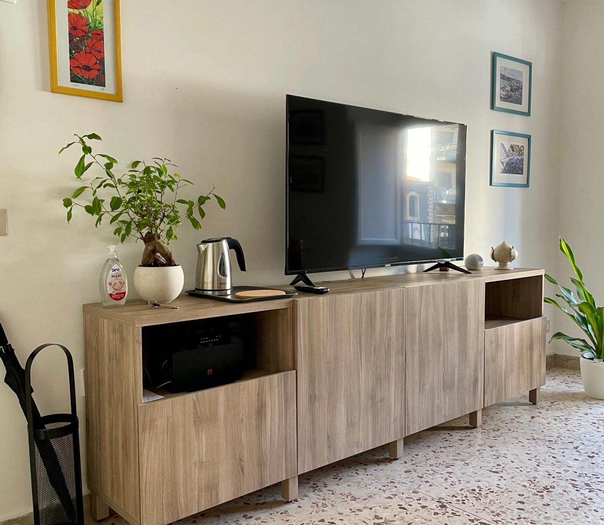 Lorenzo'S House Catania City Centre - Comfortable Large Apartment With 2 Bedrooms And 2 Baths, Close To Trains, Metro And Bus Station ภายนอก รูปภาพ