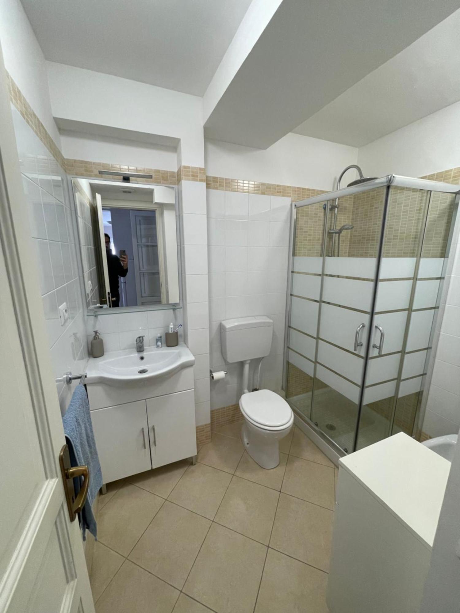 Lorenzo'S House Catania City Centre - Comfortable Large Apartment With 2 Bedrooms And 2 Baths, Close To Trains, Metro And Bus Station ภายนอก รูปภาพ